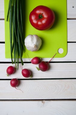 Tahta masada sebzeler