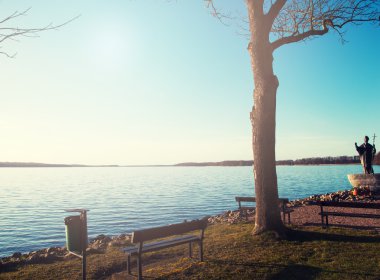 Şehir Parkı erken Bahar Gölü ile