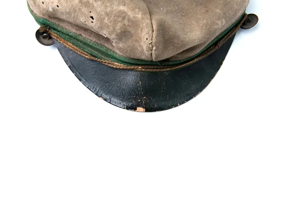 Старая польская военная шапка на белом фоне — стоковое фото