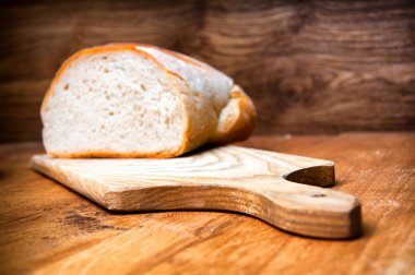 Tahta zeminde taze ekmek