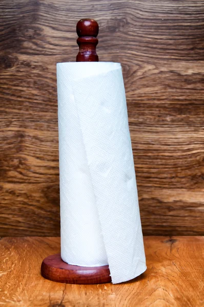 Mutfak kağıt havlu ahşap kutusunda