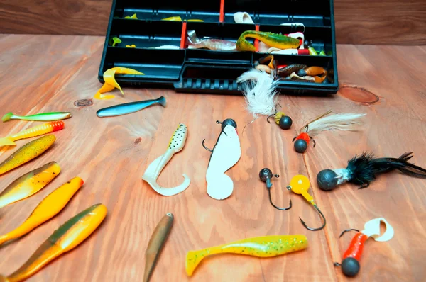 Cebos de pesca aislados sobre fondo de madera — Foto de Stock