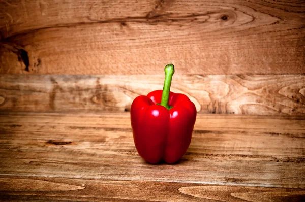 Bir tabloda bir kırmızı biber