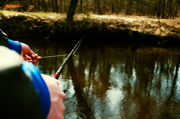 Pesca com vara no rio — Fotografia de Stock
