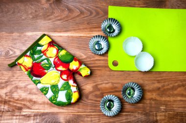 Renkli mutfak eldiveni ve cupcakes için kalıplar