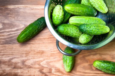 Kevgir masada Mini salatalık