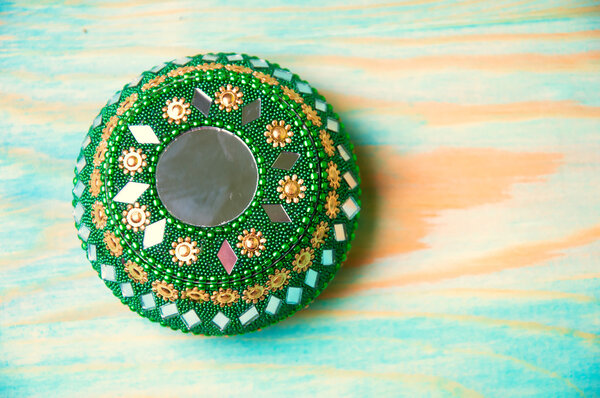Decorative green casket for jewelry
