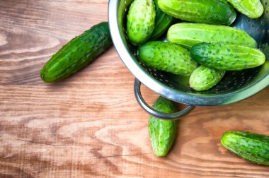 Kevgir masada Mini salatalık