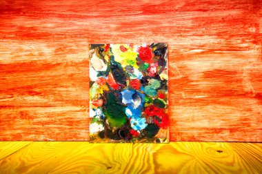 Resim paleti renkli ahşap zemin üzerine