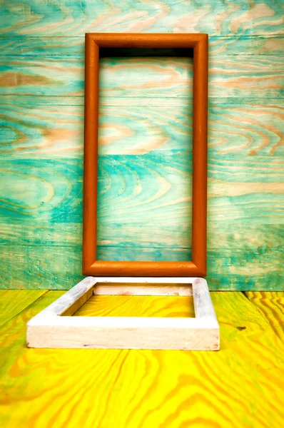 Gamla abstrakt tavelramar på färgad trä bakgrund — Stockfoto