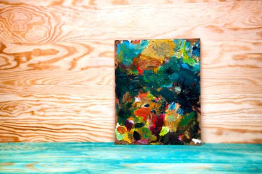 Resim paleti ahşap arka plan üzerinde