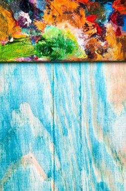 Resim paleti renkli ahşap zemin üzerine