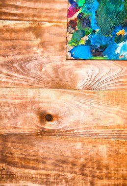 Resim paleti ahşap arka plan üzerinde