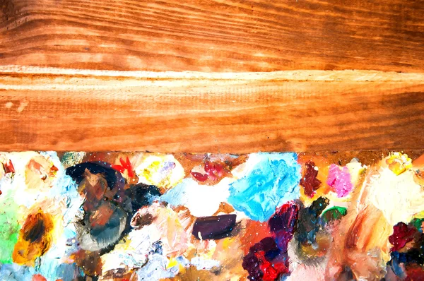 Paleta de pintura sobre fondo de madera —  Fotos de Stock