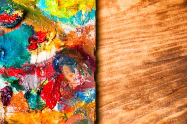 Resim paleti ahşap arka plan üzerinde