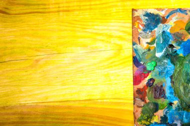 Resim paleti renkli ahşap zemin üzerine