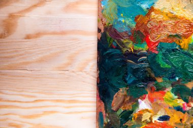 Resim paleti ahşap arka plan üzerinde