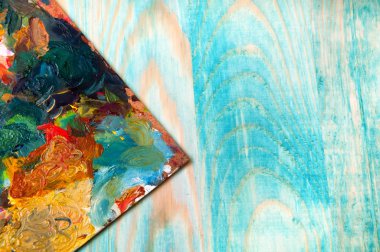 Resim paleti renkli ahşap zemin üzerine