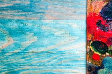 Resim paleti renkli ahşap zemin üzerine