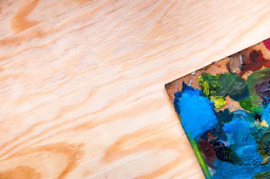 Resim paleti ahşap arka plan üzerinde