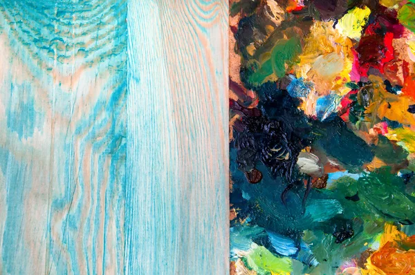 Resim paleti renkli ahşap zemin üzerine