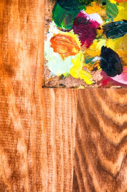 Resim paleti ahşap arka plan üzerinde