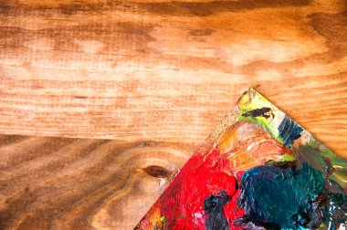 Resim paleti ahşap arka plan üzerinde