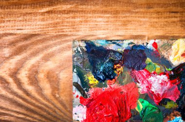 Resim paleti ahşap arka plan üzerinde