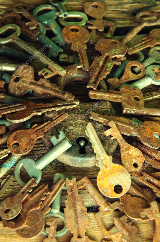 Old rusty padlock and keys on wooden background — Stock Photo © monika