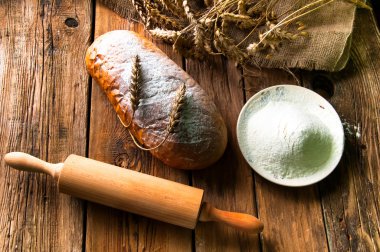 Ev yapımı somun ekmek ve maddeler