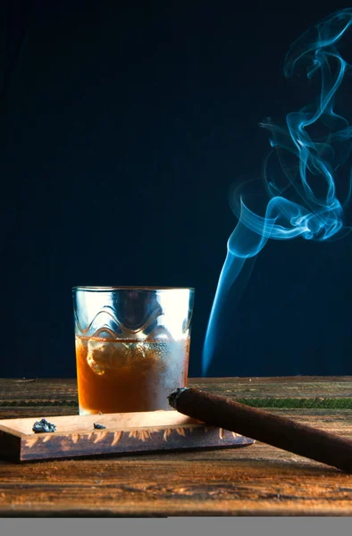 Cigar and whisky with ice on wooden table — Stock Photo, Image