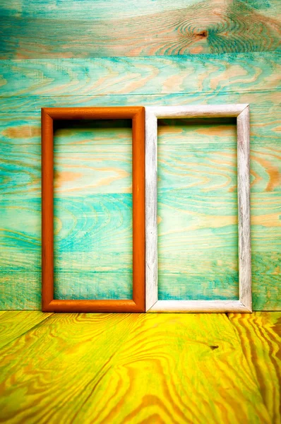 Oude abstracte fotolijsten op gekleurde houten achtergrond — Stockfoto