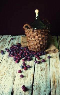 Ev yapımı Erik alkol sürahi