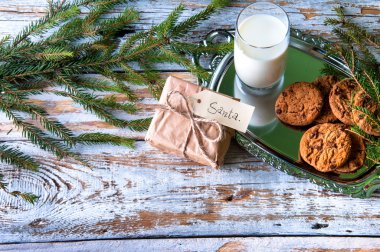 Süt, kurabiye ve bazı Hediyelik Noel Baba için