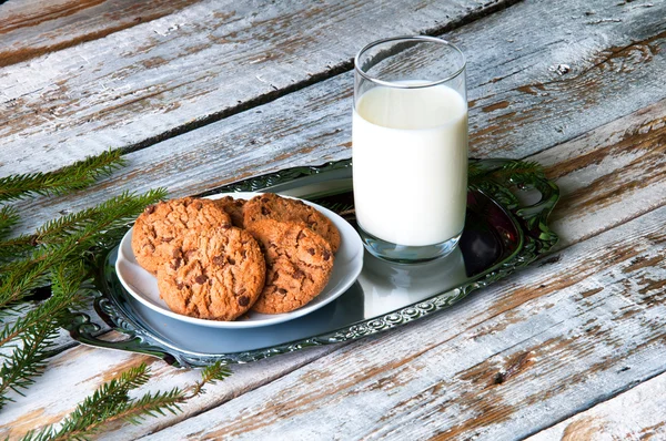 Lait et biscuits pour le Père Noël — Photo