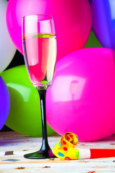 Fiesta con champán. Nochevieja o cumpleaños . —  Fotos de Stock