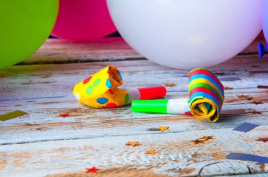 Parti dekorasyon - Balonlar, düdük, konfeti. Boşaltmak