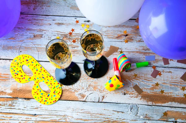 Party mit Champagner. Silvester oder Geburtstag. Ansicht von oben. — Stockfoto