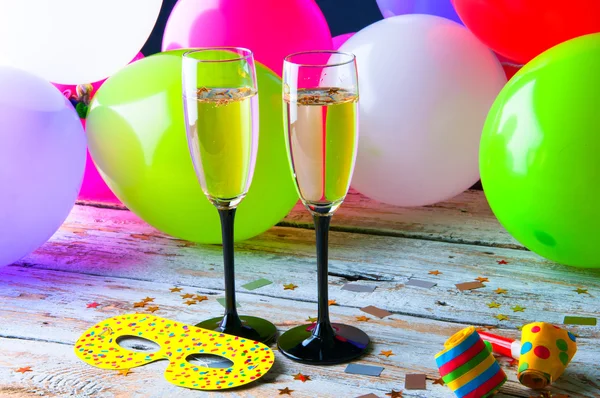 Fiesta con champán. Nochevieja o cumpleaños . —  Fotos de Stock