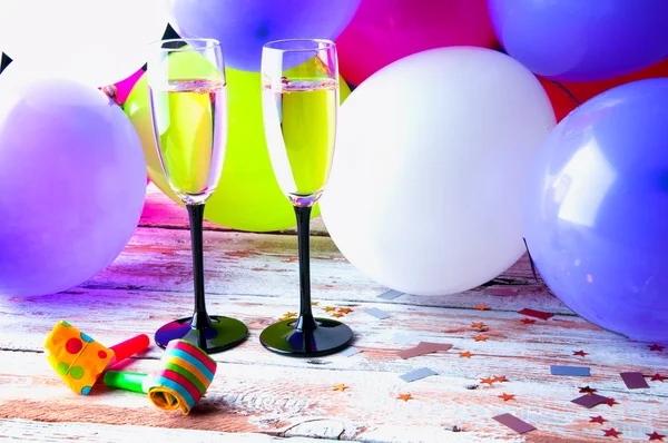 Fiesta con champán. Nochevieja o cumpleaños . — Foto de Stock