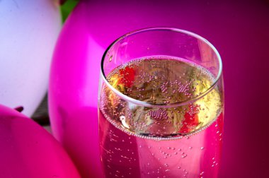 Parti şampanya ile. New Year's Eve veya doğum günü.