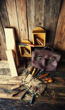 Keskiler ve geleneksel marangoz atölyesinde Ahşap oyma parça