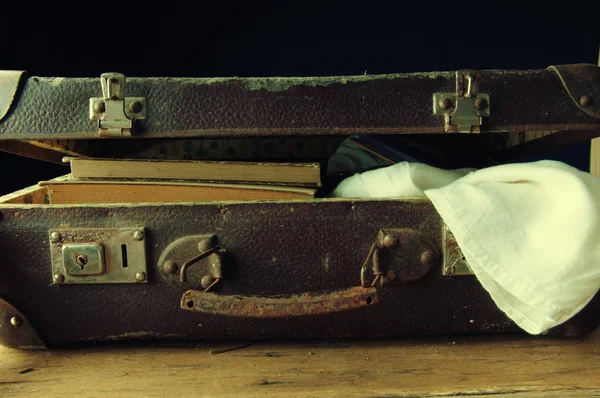 Συσκευασμένα βαλίτσα. Ρετρό παλιάς χρονολογίας — Φωτογραφία Αρχείου