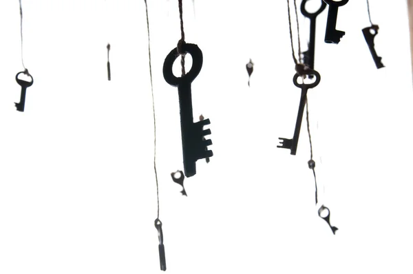 Many rustic keys hanging on string. Selective focus. Isolated — Stock Photo, Image