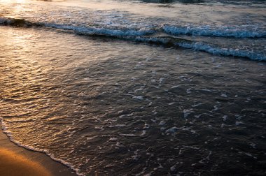 deniz üzerinde görkemli günbatımı