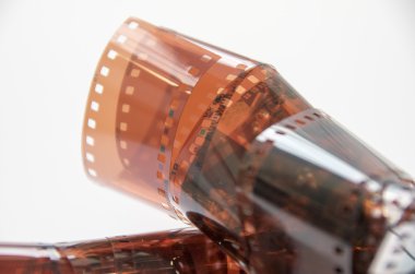 Kamera Foto film şerit izole üzerinde beyaz arka plan