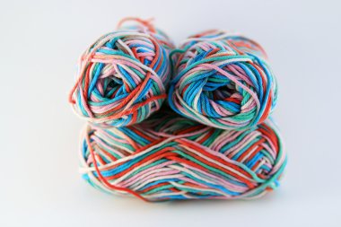 yün farklı renklerde 