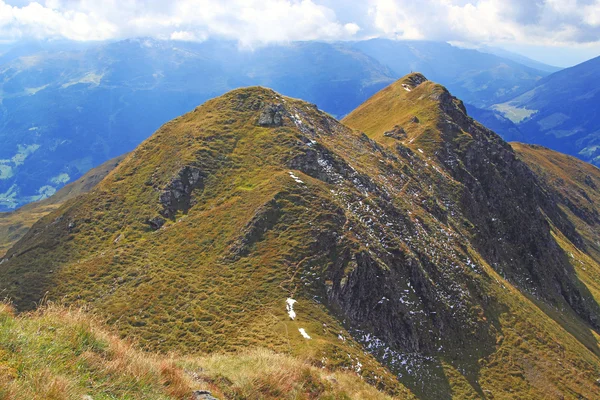 Uitzicht op de bergketen in de Alpen — Stockfoto