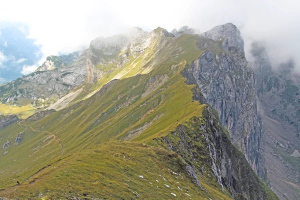 Zobacz na łańcuch górski w Alpach (rofan) — Zdjęcie stockowe