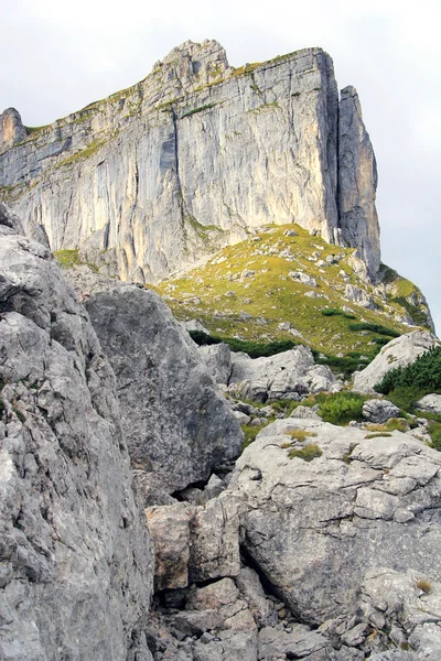 Zobacz na twarzy górskich w Alpach (góry rofan) — Zdjęcie stockowe